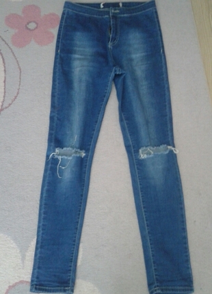 Dar dizleri yırtık skinny jean