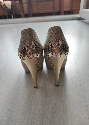 Nine West Bej Yılan Desenli Yüksek Topuklu Kadın Ayakkabı