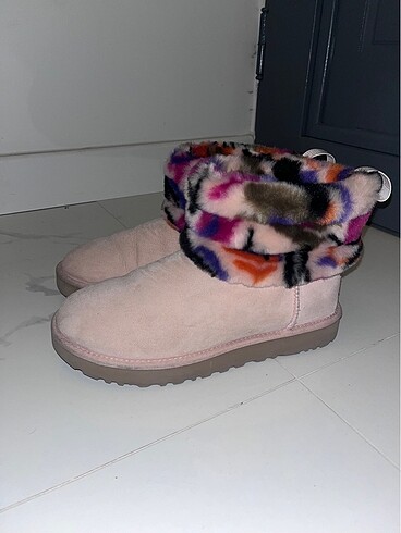 40 Beden Orjinal Ugg Fluffy Toz Pembe Tüylü