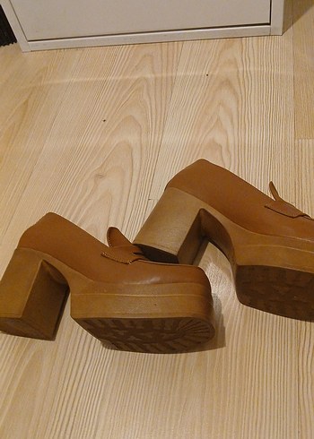 Bej Parlak Platform Topuklu Kadın Klasik Ayakkabı - Görsel 3