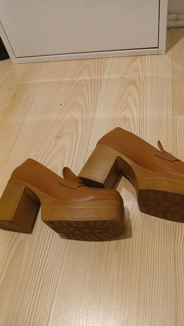 Bej Parlak Platform Topuklu Kadın Klasik Ayakkabı - Görsel 3