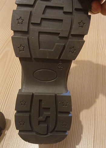 Beyaz Kürklü Topuklu Sokak Tarzı Botlar - Görsel 4