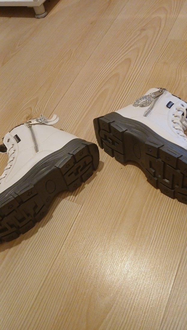 Beyaz Kürklü Topuklu Sokak Tarzı Botlar - Görsel 5