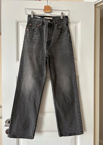 Levis Ribcage Straight Ankle Jean