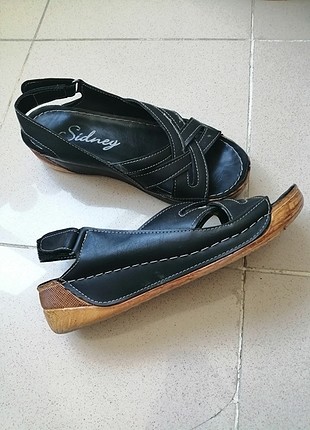 siyah deri sandalet