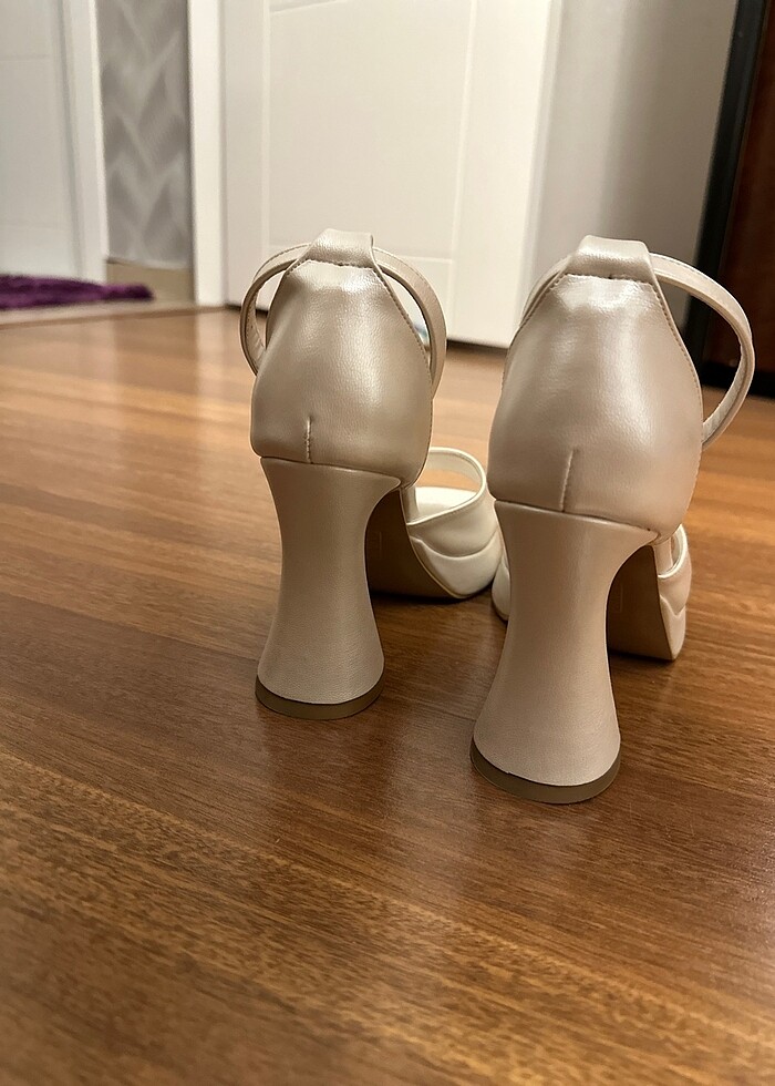 Beyaz platformlu topuklu ayakkabı - Görsel 3