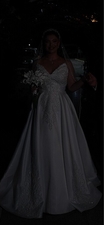 Güpür motif işlemeli saten gelinlik - Görsel 5