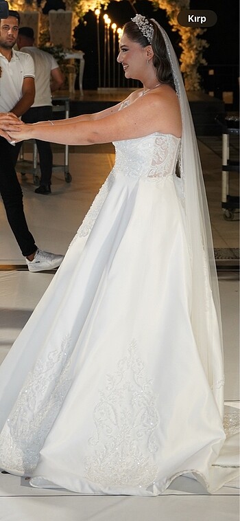 Güpür motif işlemeli saten gelinlik - Görsel 4