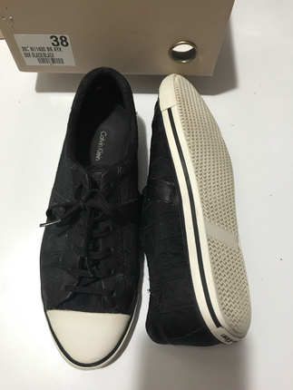 Yepyeni Calvin Klein Sneakers