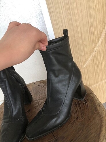 35 Beden Stradivarius topuklu bot