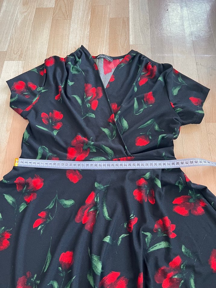 V Yaka Siyah Çiçekli Mini elbise - Görsel 2