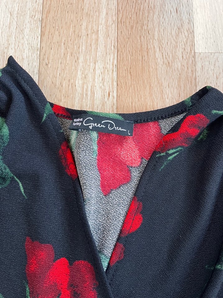 V Yaka Siyah Çiçekli Mini elbise - Görsel 3