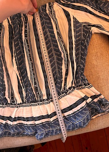 Kayık omuz fırfırlı bluz - Görsel 4