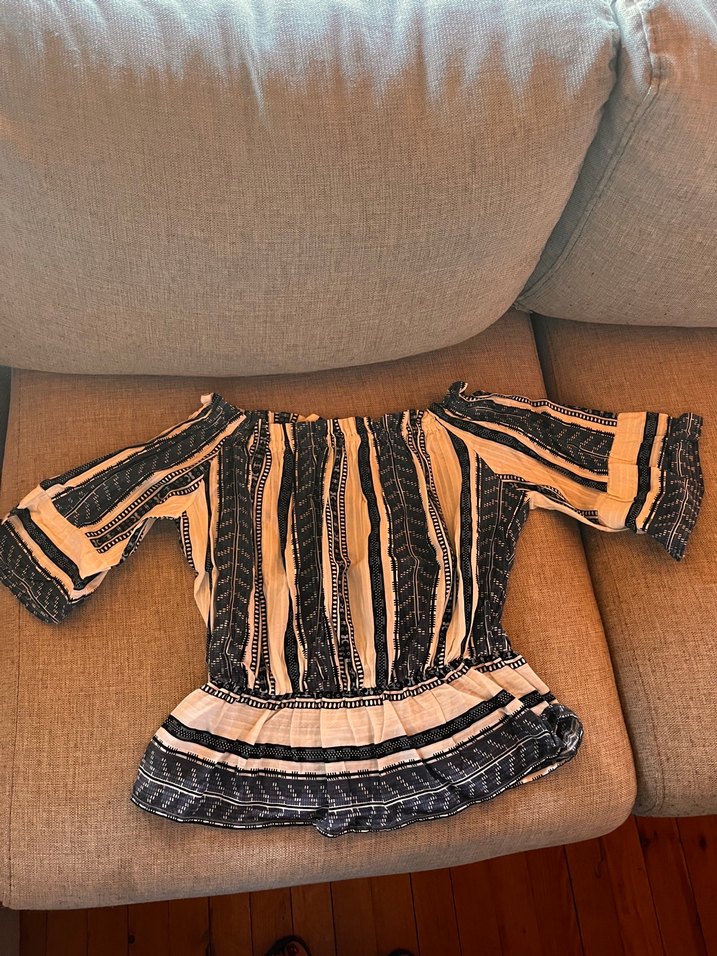 Kayık omuz fırfırlı bluz - Görsel 2