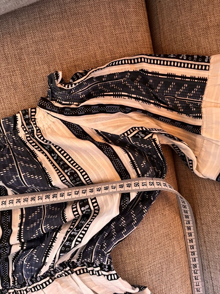 Kayık omuz fırfırlı bluz - Görsel 3