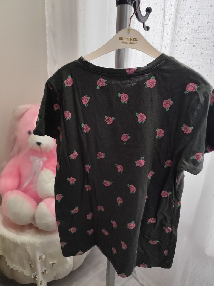 Düğmeli Pembe Çiçek Desenli Kız Tişörtü - Görsel 3