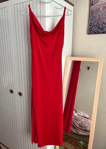 Kırmızı elbise - Görsel 2