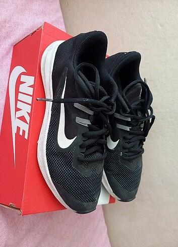 Siyah nike spor ayakkabısı 