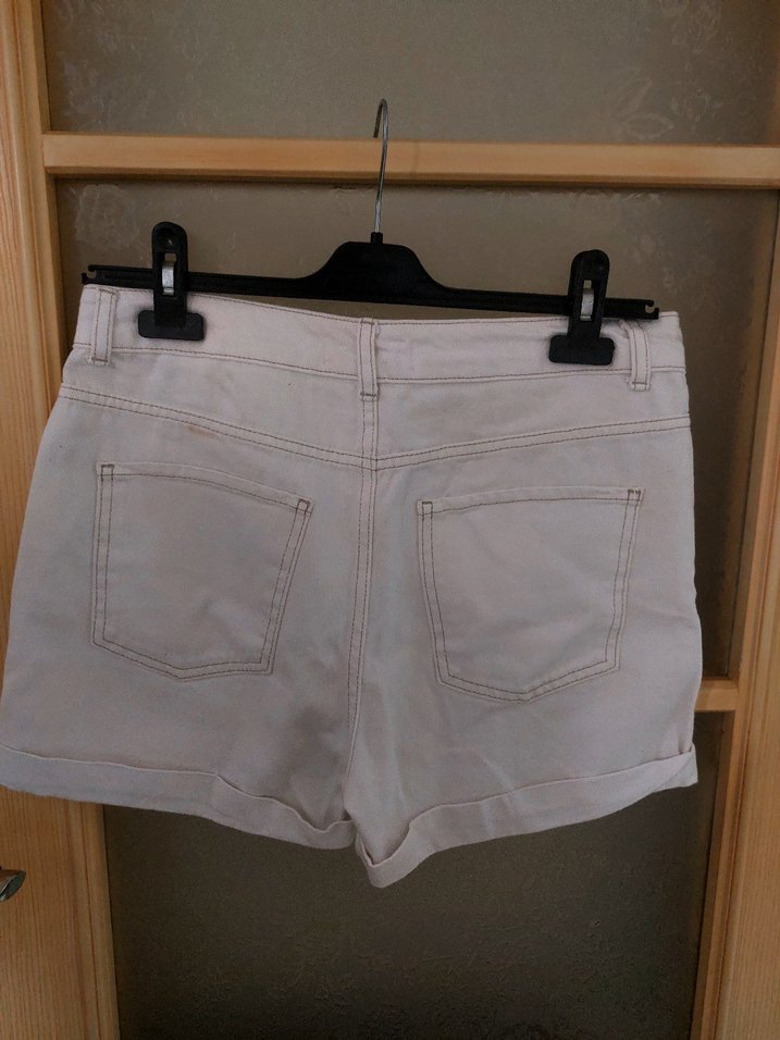 Beyaz Mini Kadın Denim Şort - Görsel 4