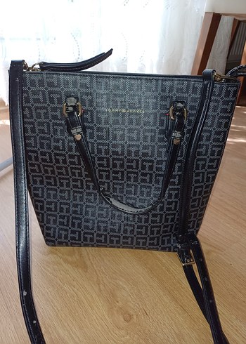 Beden Tommy Hilfiger Siyah Deri Kadın Çanta