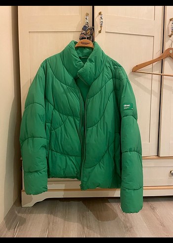 Parlak Yeşil Fermuarlı Kadın Mont