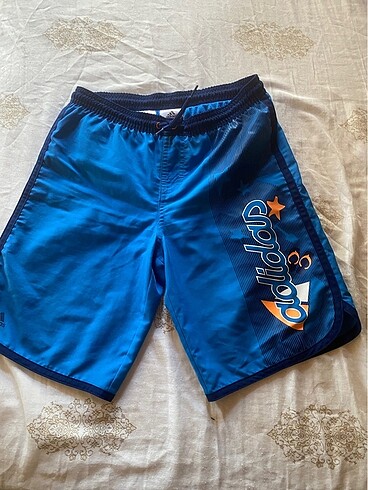 8-9 yaş Adidas deniz şortu