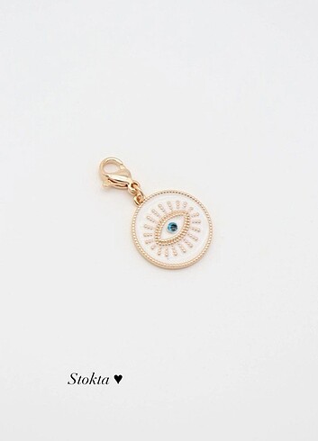 So Chic Charm 