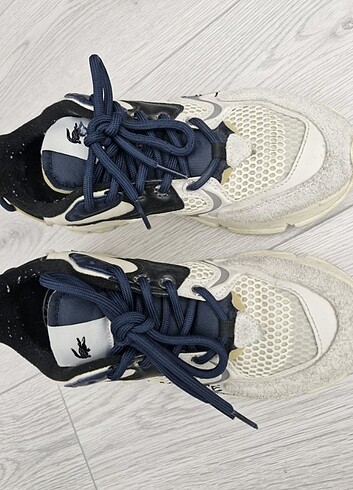 39 Beden ten rengi Renk Orijinal lacoste spor ayakkabi .