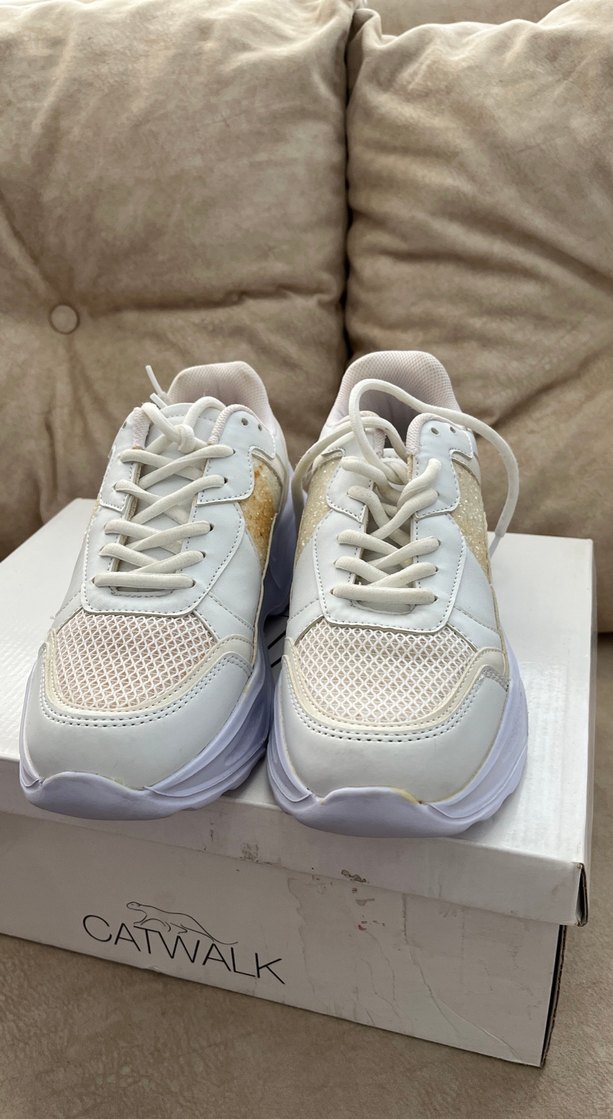 Beyaz ayakkabı - Görsel 2