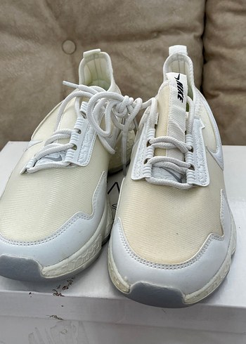 Beyaz Bağcıklı Kadın Spor Ayakkabı - Görsel 2