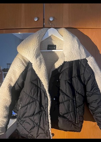 Siyah Polarlı Kadın Mont