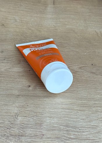 Avène SPF 50+ Tonlu Güneş Kremi 50 ml - Görsel 4