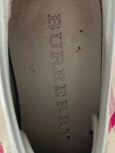 36 Beden çeşitli Renk Burberry Spor Ayakkabı %70 İndirimli.