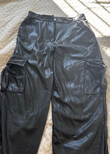 Siyah Deri Bel Detaylı Rahat Kesim Pantolon - Görsel 5