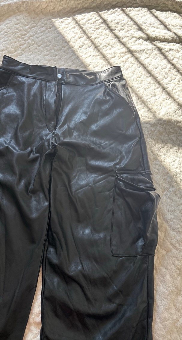 Siyah Deri Bel Detaylı Rahat Kesim Pantolon - Görsel 3