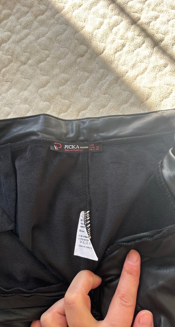 Siyah Deri Bel Detaylı Rahat Kesim Pantolon - Görsel 2