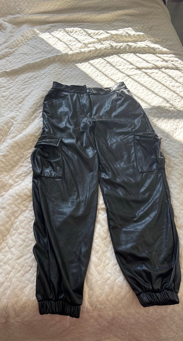 Siyah Deri Bel Detaylı Rahat Kesim Pantolon - Görsel 4