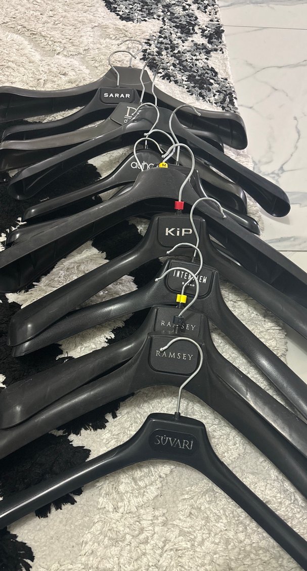 Siyah Ahşap Marka Askılar Seti acil satlık - Görsel 2