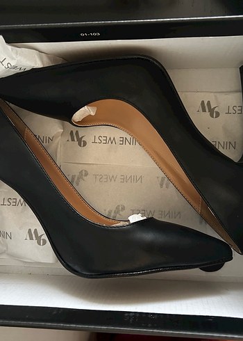 Siyah Deri Stiletto Topuklu Kadın Ayakkabı