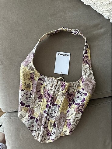Bershka Arkadan Bağlamalı Korse