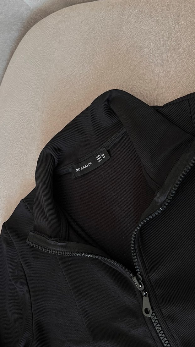 Siyah Yüksek Yakalı Fermuarlı Ceket - Görsel 3