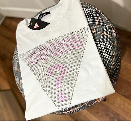GUESS PİNK TSHİRT