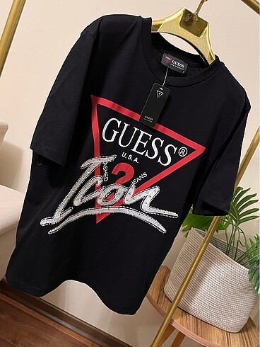 GUESS TSHİRT