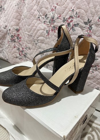 Klasik Siyah Tokalı Topuklu Kadın Ayakkabı - Görsel 2