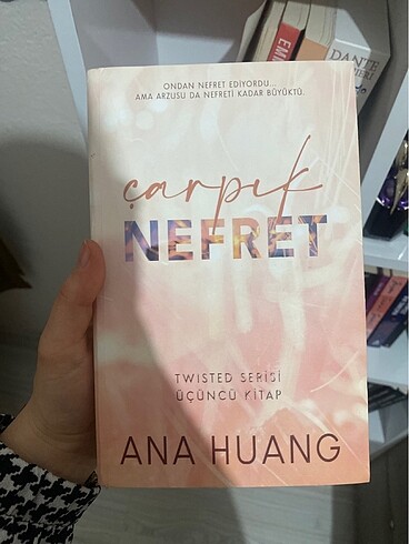 Ana Huang Çarpık Nefret