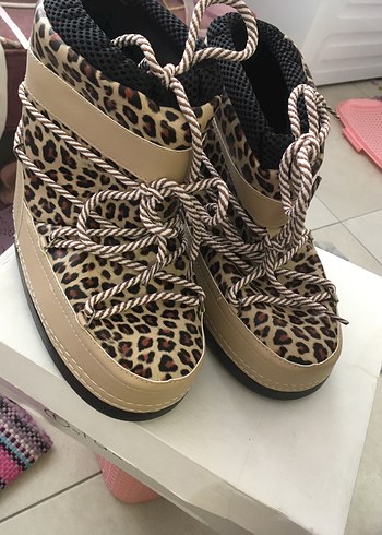Kürklü Leopar Desenli Dolgu Topuk Kadın Bot - Görsel 2