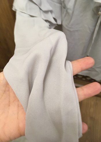l Beden V Yaka Fırfırlı Bej Kadın Gömlek