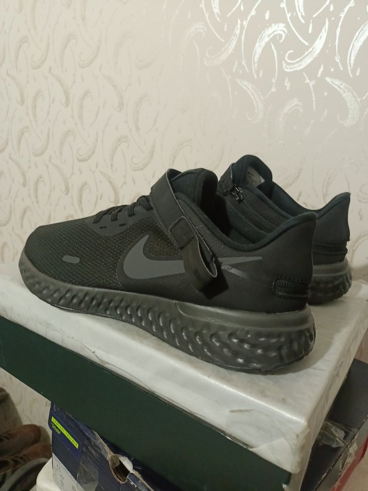 Nike revolution 44.5 - Görsel 2