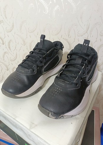 Under Armour Gri Basketbol Ayakkabısı - Görsel 2