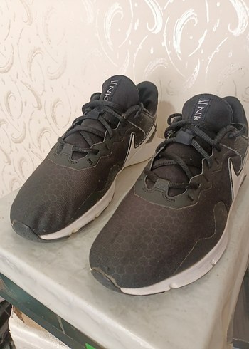Nike Nike Legent Essential 2 44.5 no